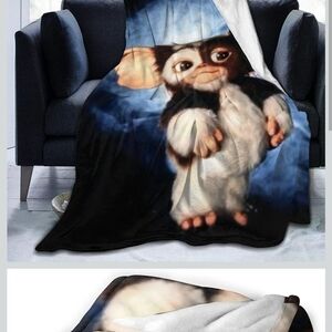 Gizmo Character Plush Blanket - Black and White